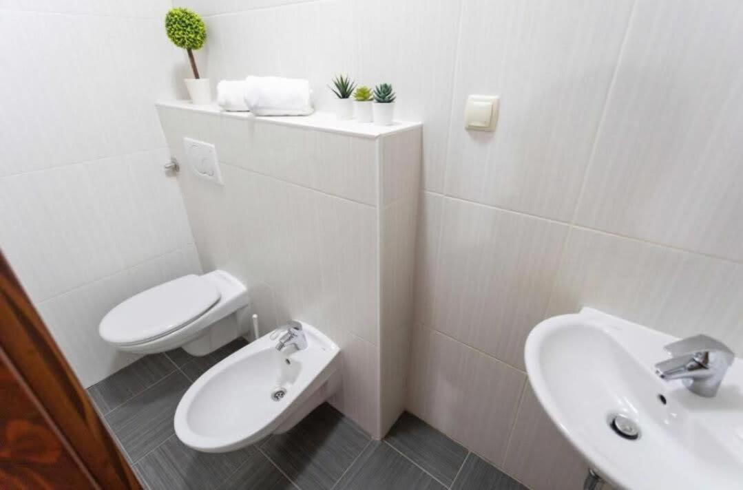 Tesla Apartment Urban Stay ซาเกร็บ ภายนอก รูปภาพ